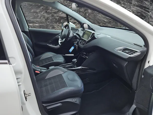 Peugeot 2008 1.2 PureTech Allure EAT6