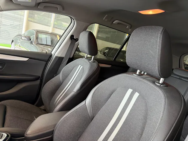 BMW 220d xDrive Gran Tourer | CH Fzg. | Driving Assistant Plus | Kamera | LED Scheinw. | HeadUp | Sportsitze |