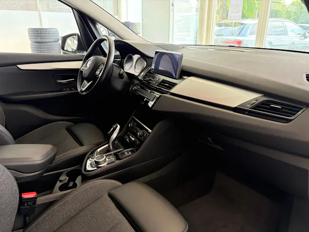 BMW 220d xDrive Gran Tourer | CH Fzg. | Driving Assistant Plus | Kamera | LED Scheinw. | HeadUp | Sportsitze |