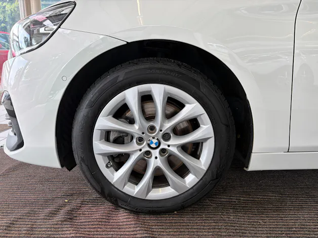 BMW 220d xDrive Gran Tourer | CH Fzg. | Driving Assistant Plus | Kamera | LED Scheinw. | HeadUp | Sportsitze |