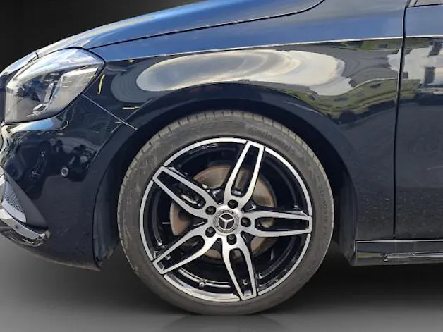 MERCEDES-BENZ A 220 AMG Line 4Matic