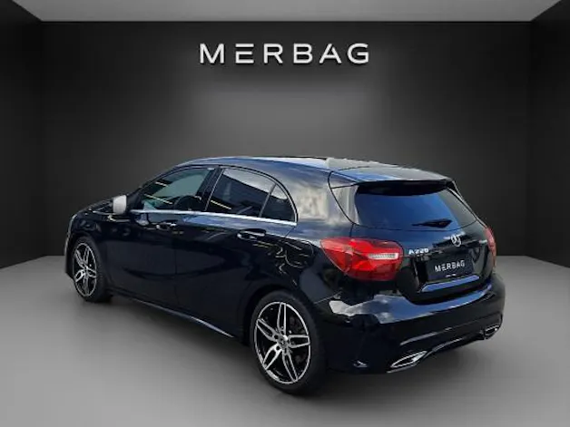 MERCEDES-BENZ A 220 AMG Line 4Matic