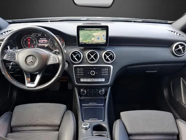 MERCEDES-BENZ A 220 AMG Line 4Matic