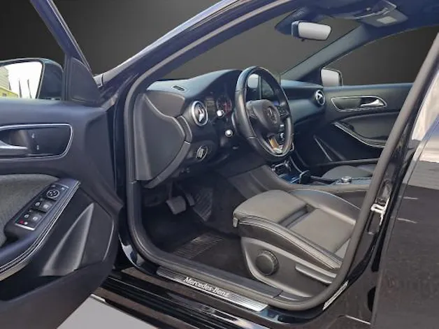 MERCEDES-BENZ A 220 AMG Line 4Matic