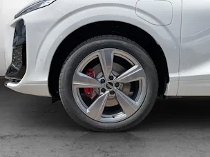 Audi Q3 SUV e-hybrid 200 kW S tronig