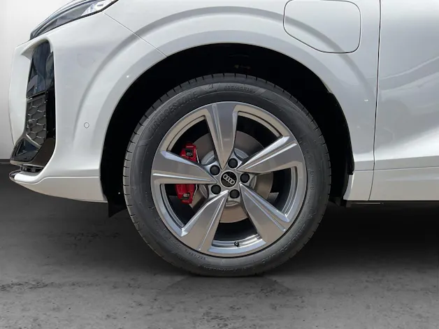 Audi Q3 SUV e-hybrid 200 kW S tronig
