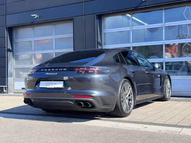 PORSCHE Panamera 4 E-Hybrid