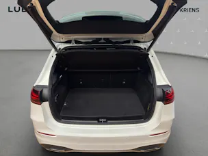 Mercedes-Benz B 200 - AMG / DISTRONIC / 360 Grad Kamera / AHK