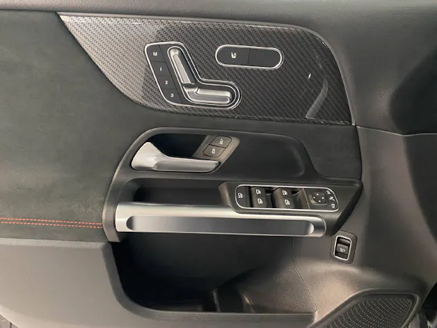 Mercedes-Benz GLB 220 AMG Line 4MATIC