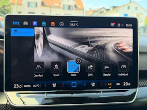 VW Golf R 2.0 TSI 333 PS 4MOTION *** AKRAPOVIC ABGAS & LEDER NAPPA ***