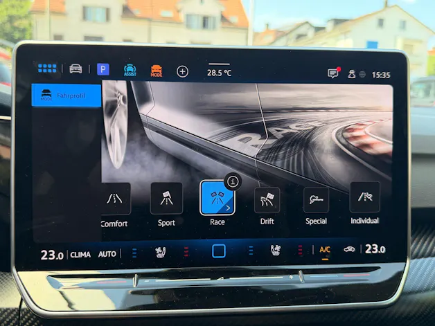 VW Golf R 2.0 TSI 333 PS 4MOTION *** AKRAPOVIC ABGAS & LEDER NAPPA ***
