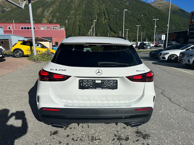 Mercedes-Benz GLA 250 Swiss Star AMG Line 4matic