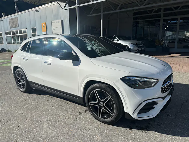Mercedes-Benz GLA 250 Swiss Star AMG Line 4matic