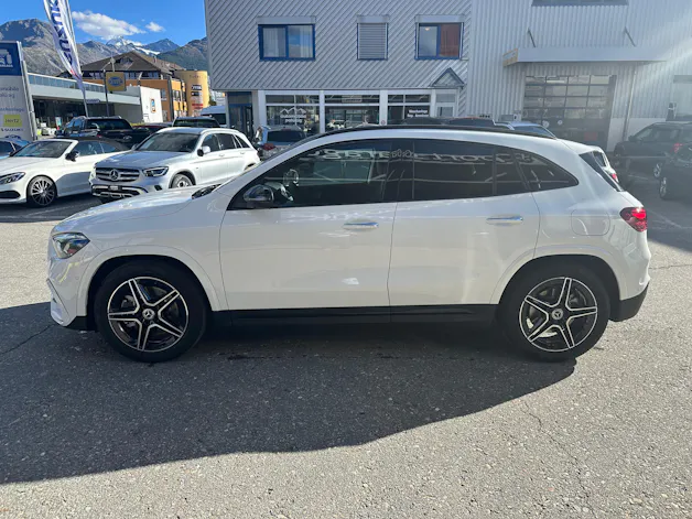 Mercedes-Benz GLA 250 Swiss Star AMG Line 4matic