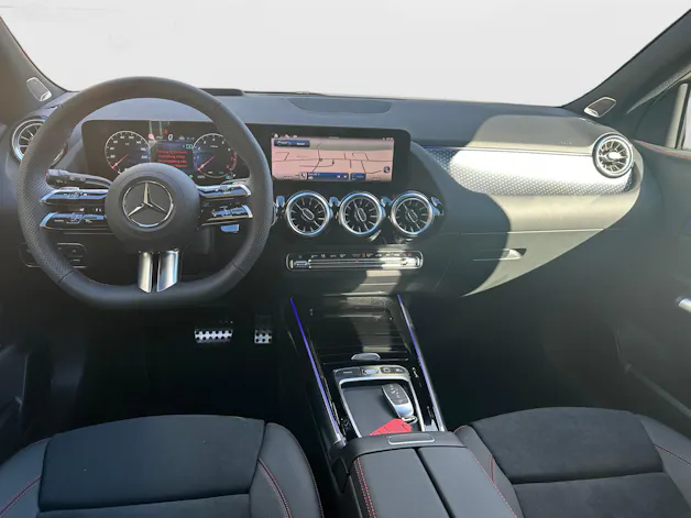 MERCEDES-BENZ GLA 250 Swiss Star AMG Line 4matic