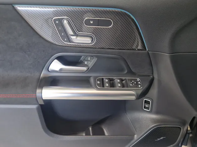 Mercedes-Benz GLA 220 4Matic 8G-DCT
