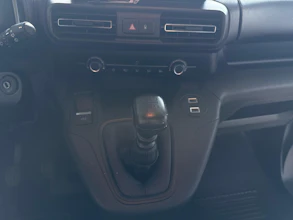 https://vehicle.imgix.net/4375394/0af9458f-6c88-42af-a227-ecd2f5bc192e.jpg