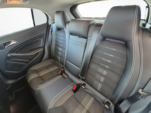 Mercedes-Benz GLA 200 Urban / ab 3,99% Leasing bei Abschluss einer Protect Autoversicherung