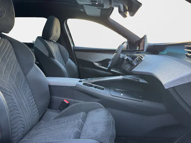 Peugeot E-5008 GT Long Range
