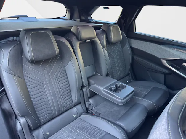 Peugeot E-5008 GT Long Range