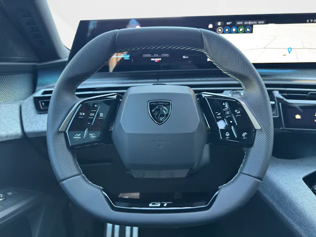 Peugeot E-5008 GT Long Range