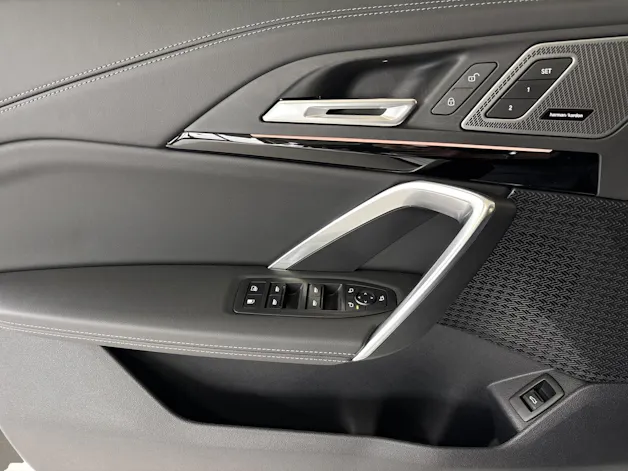 BMW X1 30e xDrive paddles