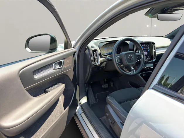 Volvo XC40 2.0 B3 MH Plus Dark