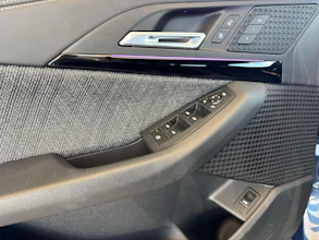 https://vehicle.imgix.net/4375528/7b9da8a0-1efa-4c7b-8b44-dc6085c98c03.jpg