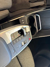 https://vehicle.imgix.net/4375528/f0585e3f-7905-4fd2-94f3-e4c816603f76.jpg