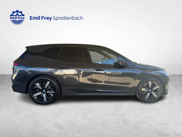 BMW iX xDrive50 / ab 3,99% Leasing bei Abschluss einer Protect Autoversicherung