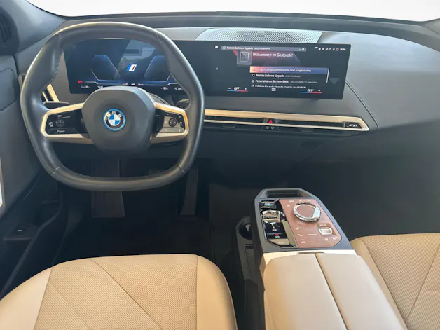 BMW iX xDrive50 / ab 3,99% Leasing bei Abschluss einer Protect Autoversicherung