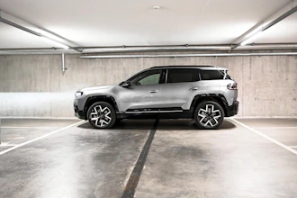 https://vehicle.imgix.net/4375634/ecfc93dd-23a1-4e98-86a7-c7659cfdb568.jpg