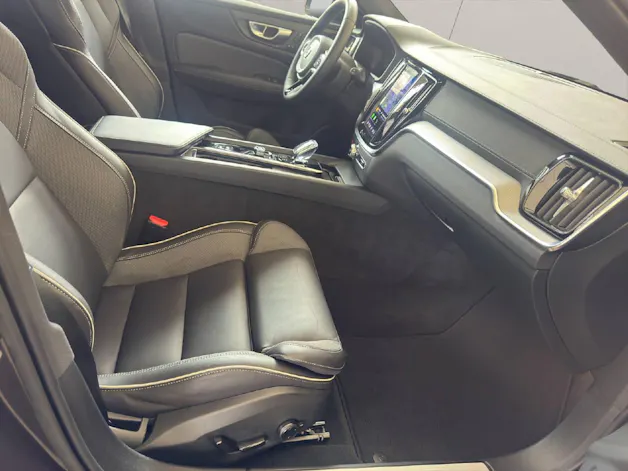 Volvo V60 2.0 B5 Ultimate Dark AWD
