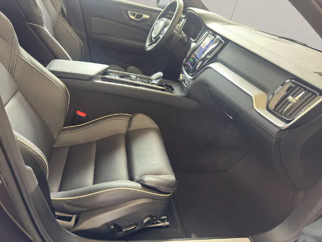 Volvo V60 2.0 B5 Ultimate Dark AWD