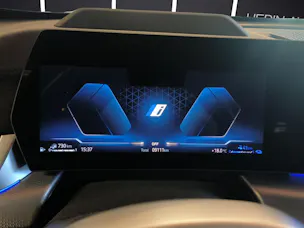 BMW X1 30e xDrive paddles