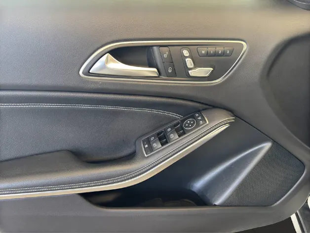 Mercedes-Benz GLA 200 d Urban 136PS Automat
