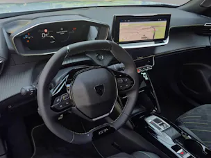 PEUGEOT 2008 1.2 Hybrid 145 GT