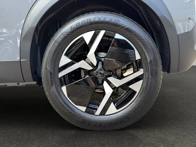 Peugeot 2008 1.2 Hybrid 145 GT
