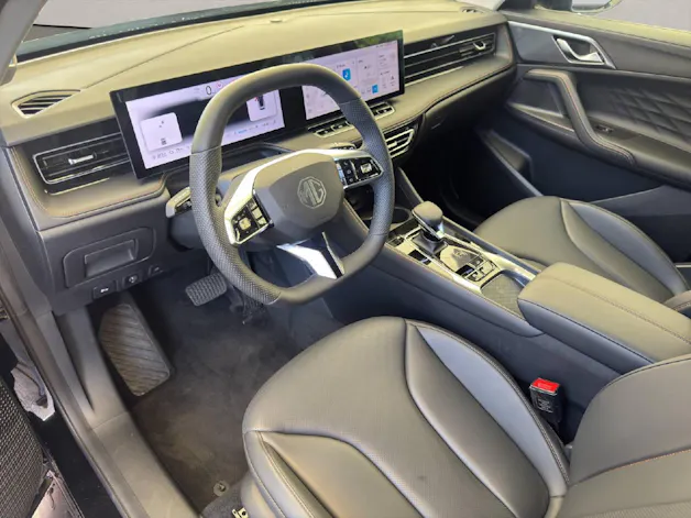 MG HS 1.5 PHEV **Luxury** 272PS