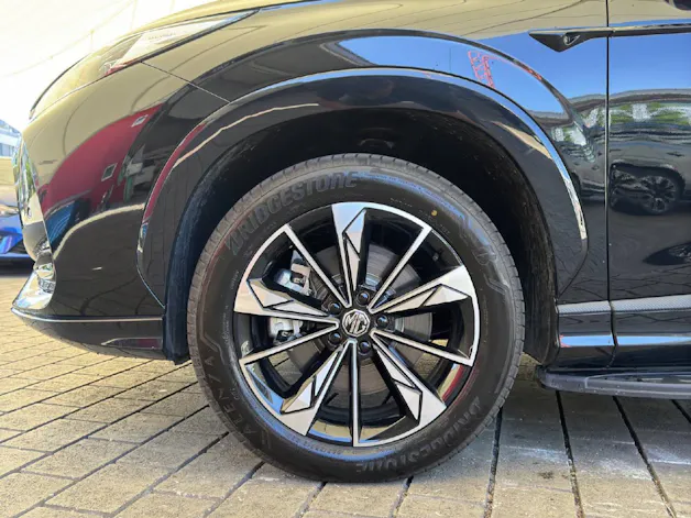 MG HS 1.5 PHEV **Luxury** 272PS