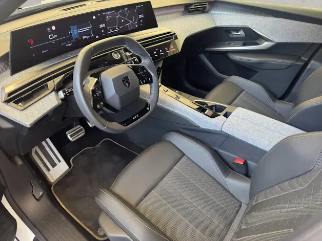 Peugeot 5008 1.2 Hybrid GT 145PS 7-Plätzer