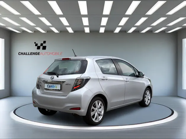 Toyota Yaris 1.5 VVT-i HSD Sol