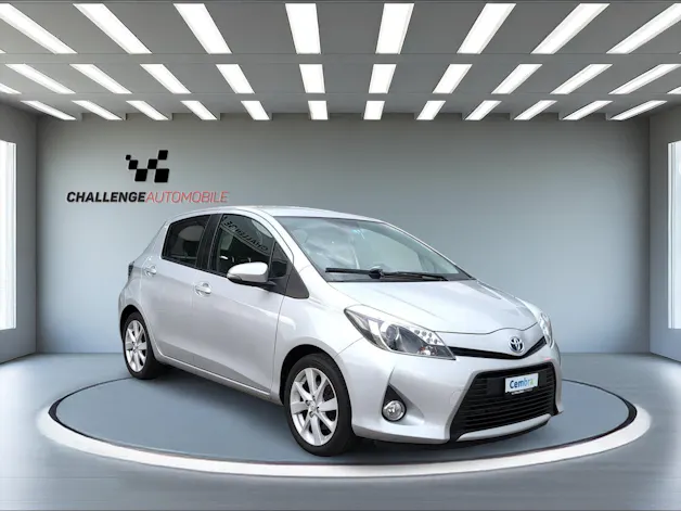 Toyota Yaris 1.5 VVT-i HSD Sol