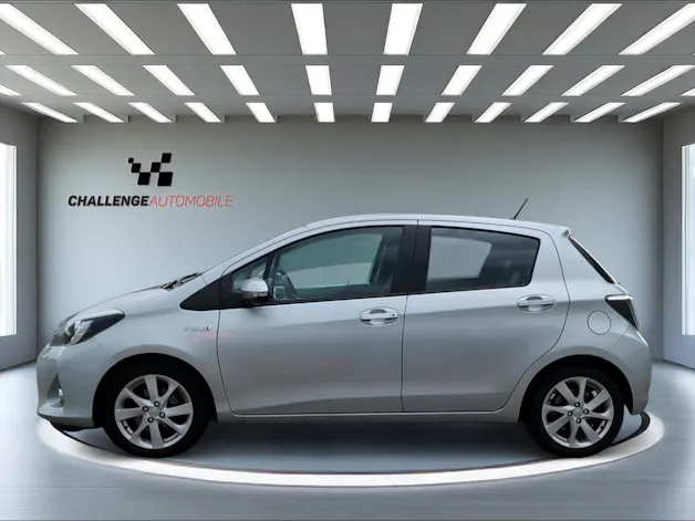Toyota Yaris 1.5 VVT-i HSD Sol