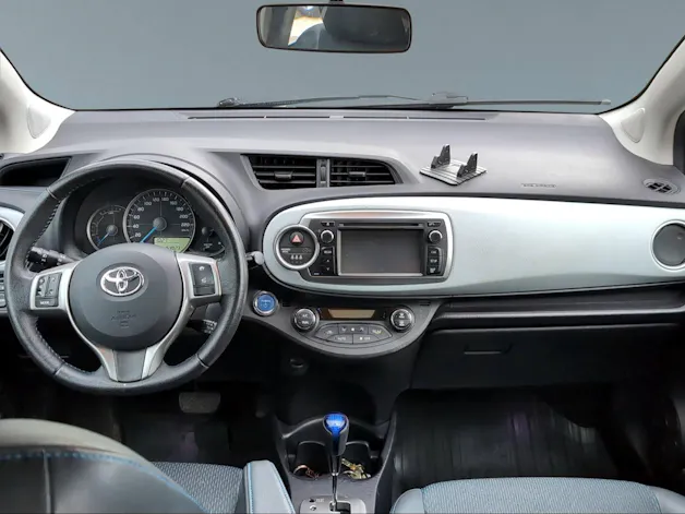 Toyota Yaris 1.5 VVT-i HSD Sol
