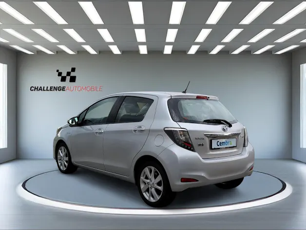 Toyota Yaris 1.5 VVT-i HSD Sol