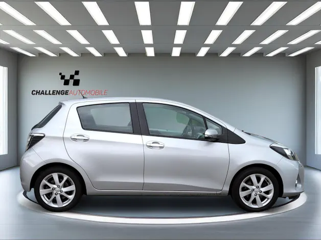 Toyota Yaris 1.5 VVT-i HSD Sol