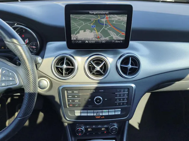 Mercedes-Benz GLA 200 Urban 7G-DCT