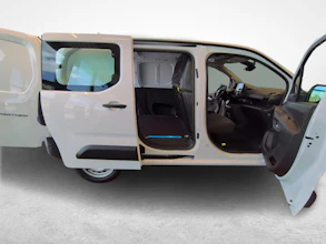 https://vehicle.imgix.net/4375941/ecd3b471-783a-4f06-8dc2-4a5ddaf0fec9.jpg