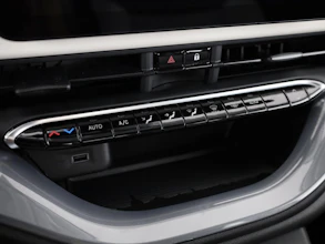 https://vehicle.imgix.net/4375990/2316c566-24fb-493c-8cf7-f6c75f274065.jpg